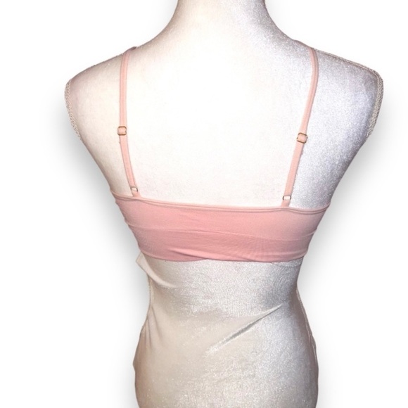 Pink lace bralette, adjustable straps, delicate and elegant! - Picture 4 of 5